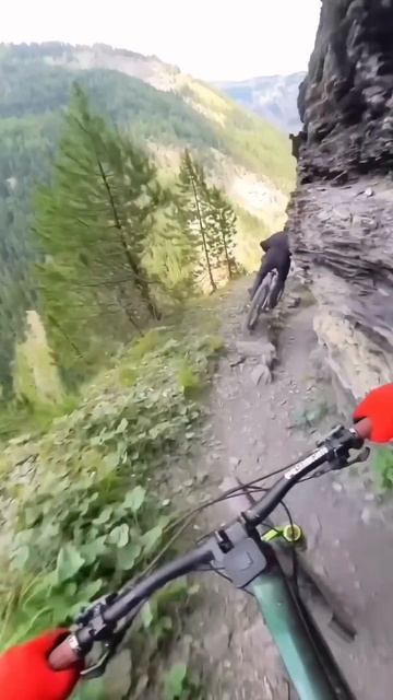 Downhill, Смотри в оба