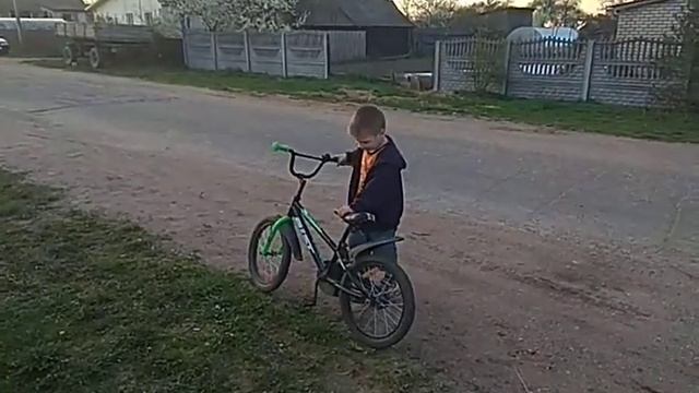 Даник поменял БМВ на другую тачку .3 мая 2020 г.(4)