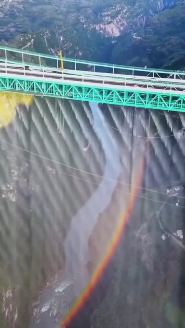 Гуйчжоу, на мосту Huajiang Canyon