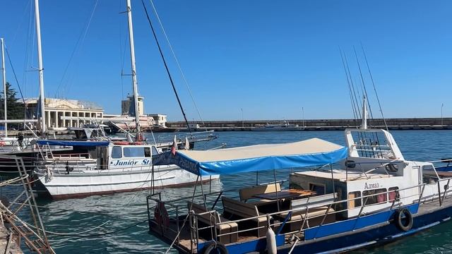 Ялта. Утки. Море и Маяк. Набережная им. Ленина. 24.09.2025. Крым. Crimea. Yalta.