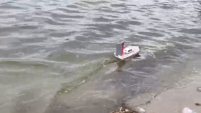 Лодочка плыви вдоль берега