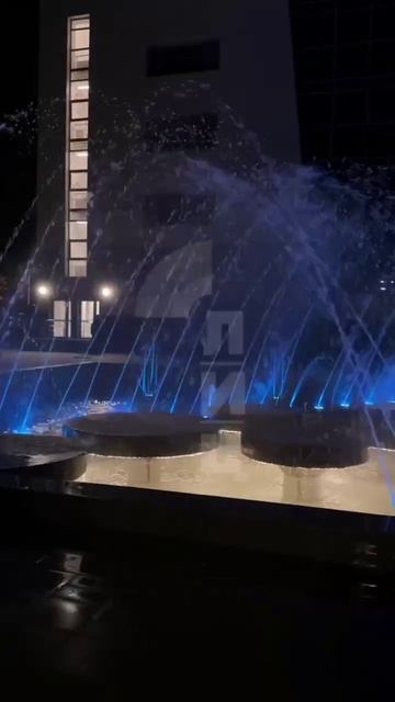 ⛲️Фонтан в обновленном сквере Славы стал еще красивее: внизу чаш появилась светодиодная подсветка