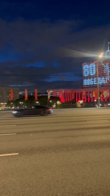 Ночные яркие краски Гостиница Redisson дом правительства 📍Москва