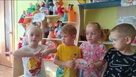 Ребята из группы «Радуга» спешат поздравить всех бабушек и дедушек с днем пожилого человека.