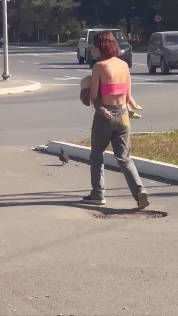 В Большом Камне ( Приморье) пьяная девушка гуляла на улице с чужим младенцем