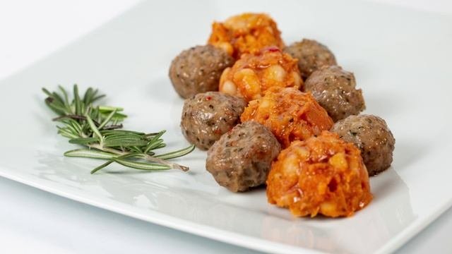 Фрикадельки из мясного фарша в духовке