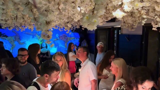 Ночная Москва 🌙 Стиль, девушки и атмосфера неонового города
