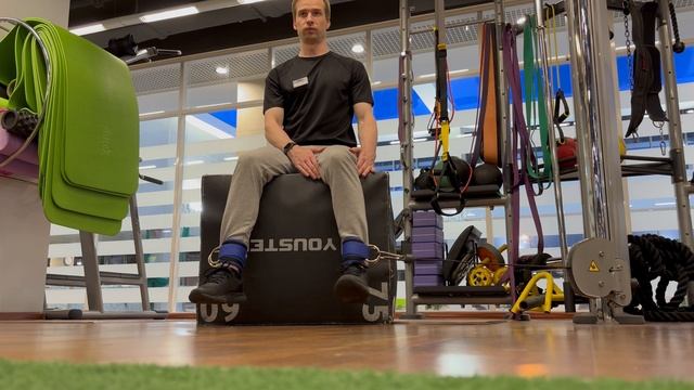 Наружное вращение бедра с нижнего блока (SEATED HIP EXTERNAL ROTATION)