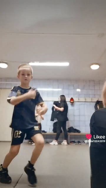 Like_7553978121977863980.mp4