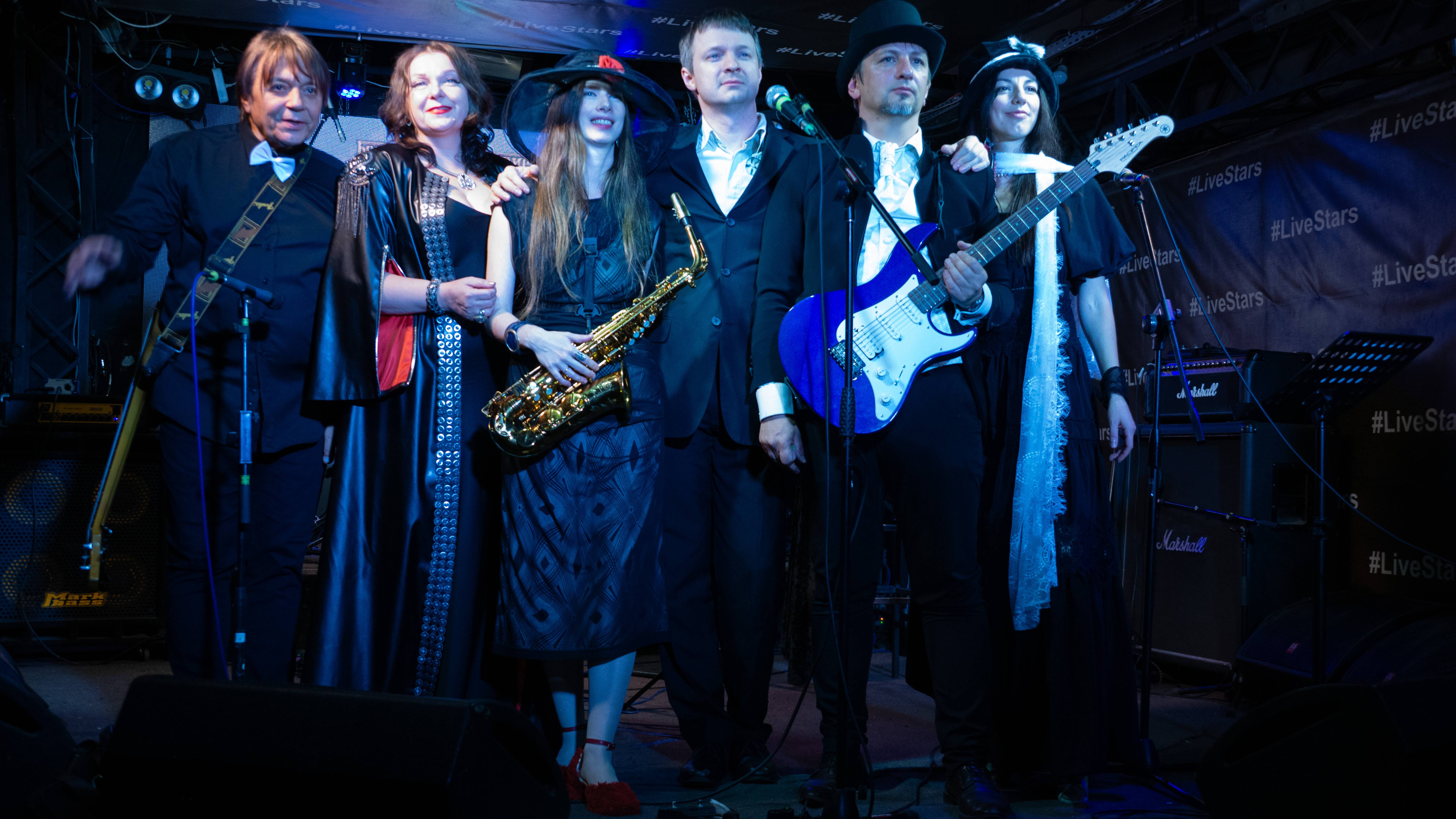 Презентация книги Дениса Ступникова "Бостонское чаепитие" Азиатский трип шпионов гламура"