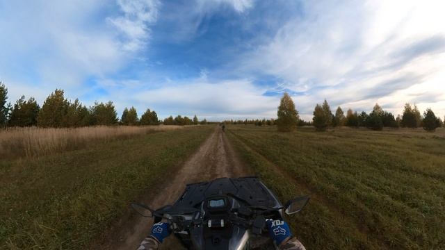 прохват по полям на эндуро квадроцикле