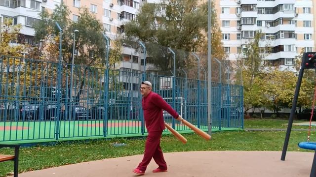 Упражнения с атлетическими булавами весом 2.1 кг (12)