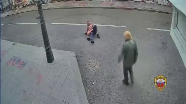 Мужчина напал с ножом на двух прохожих в центре Москвы (2)