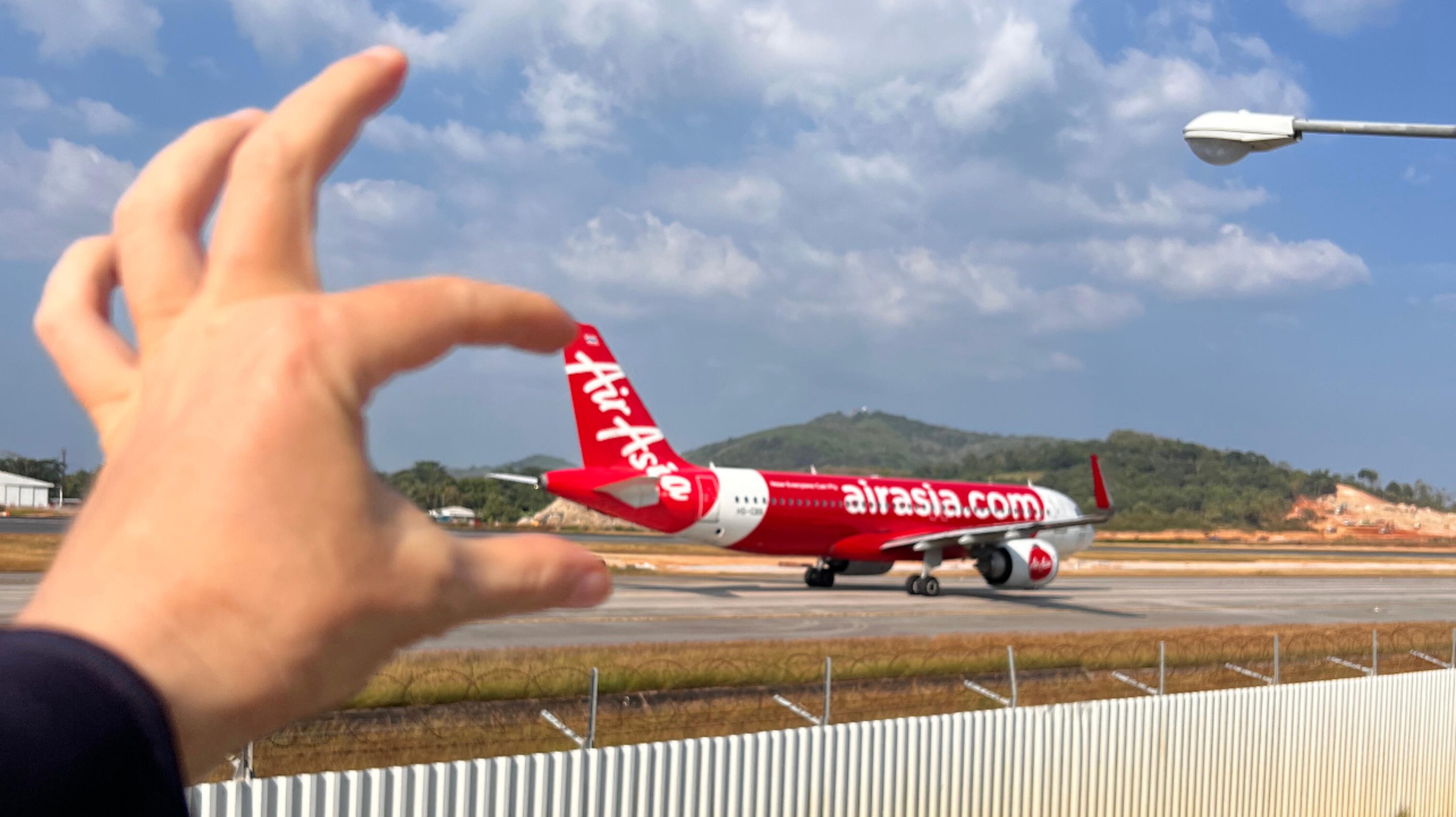 Кафе с самолётами на острове Пхукет