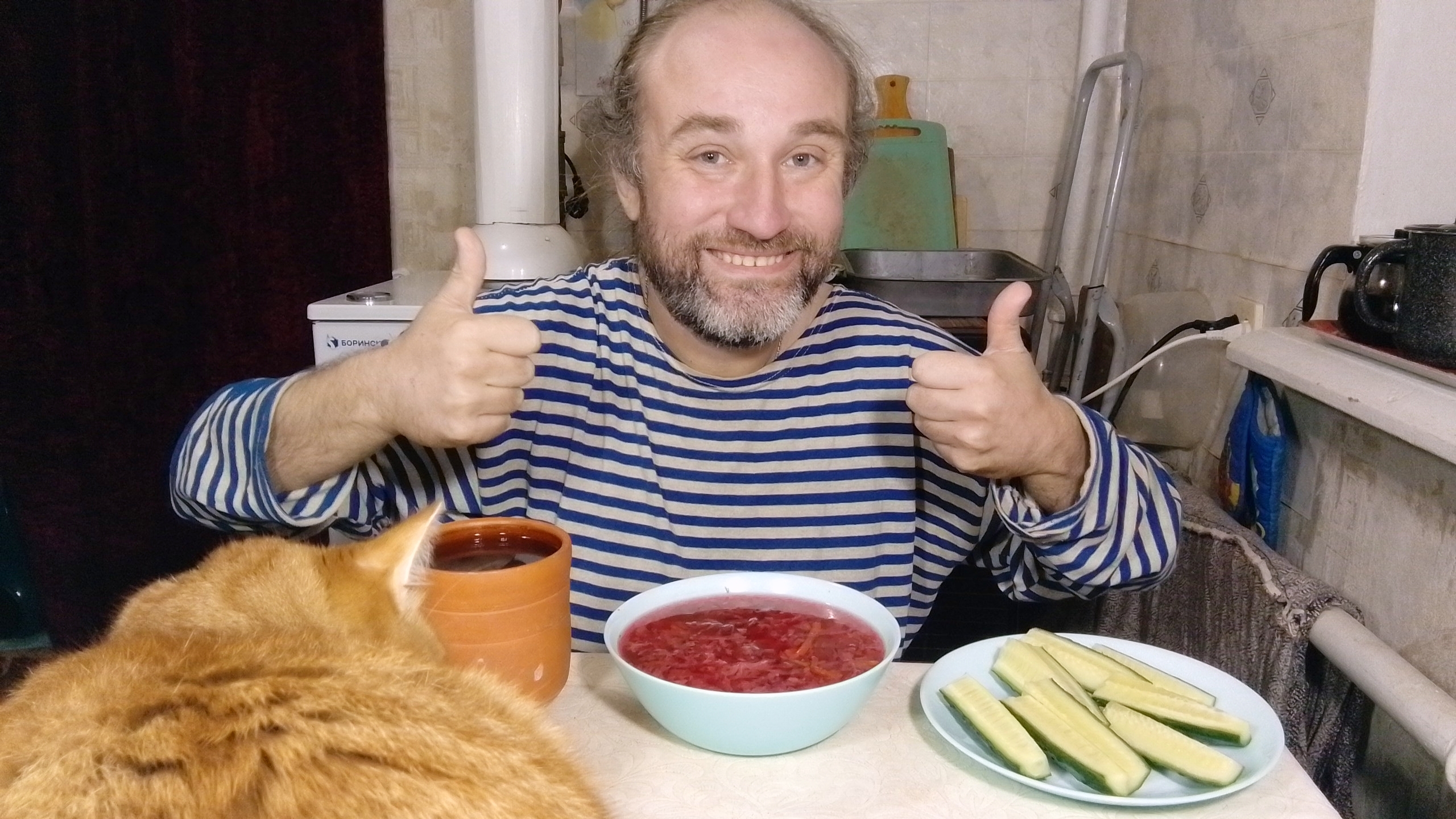 обед с Рыжулей. какие фрукты я люблю. питание кота. мукбанг. обжор. еда на камеру. диета. шизофрения