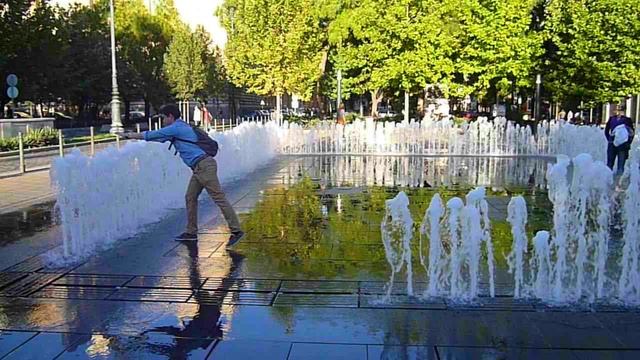 Забавный фонтан в Будапеште (Венгрия).
