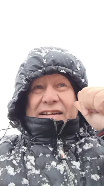 06.10.25.Октябрьской снег.Я иду в почту...