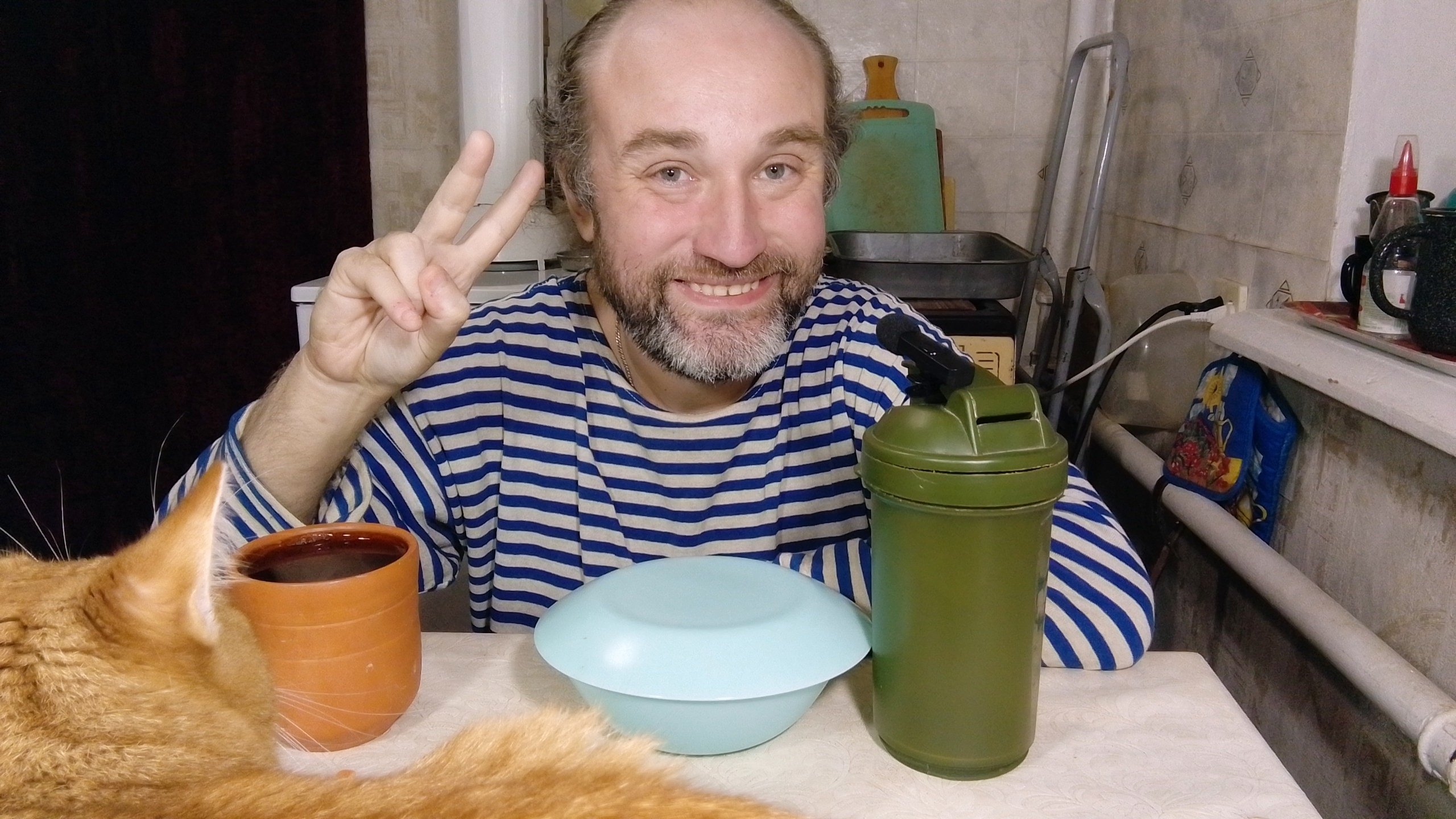 ужин с Рыжулей. алкогольная зависимость 12 шагов. мукбанг. обжор. еда на камеру. диета. шизофрения.