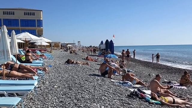 Что творится в Лазаревском Сочи в начале октября-2025: обстановка на пляжах красивые места