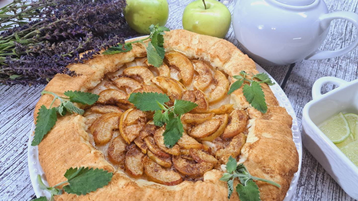 Галета с яблоками и нектаринами!🍏🍏🍏