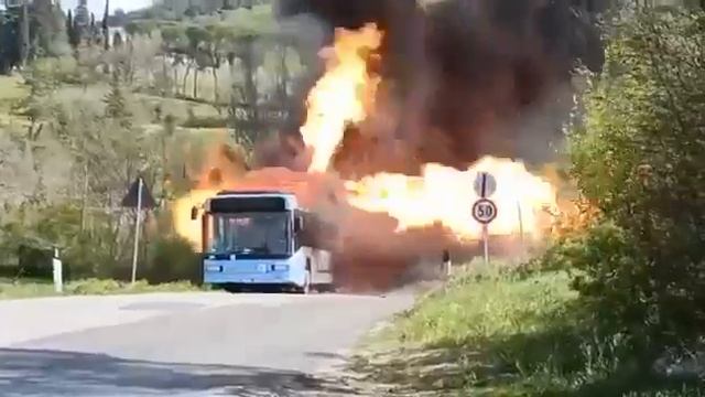🤯 Так выглядит электрический автобус, у которого взорвался аккумулятор