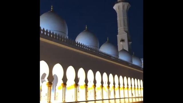 Пандемия - пустая Мечеть шейха Зайда в Абу-Даби  ОАЭ (днём и ночью)