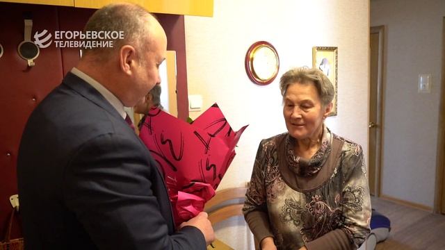 Глава поздравил своих классных руководителей Валентину Воробьеву и Татьяну Сомсину с Днём учителя!