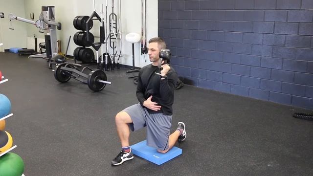 Жим гири дном вверх стоя на одном колене  Upside Down KB Press