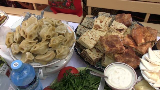 На площади Кизляра представили национальные подворья