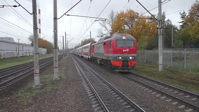 Электровоз ЭП2К-391 (ТЧЭ-6) с пассажирским поездом 