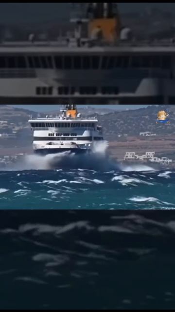😰 Круизный лайнер в шторм