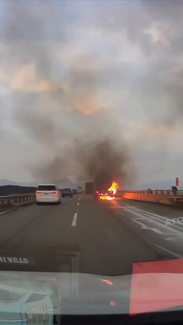 Почему загорелся грузовик?