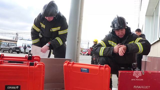 В Кургане сотрудники МЧС России провели тренировочные пожарно-тактические учения.