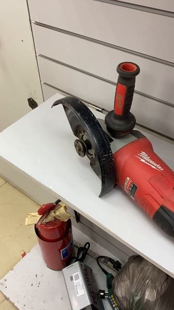 Milwaukee 230