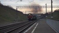 Тепловозы 2ТЭ116У-0284 и 2ТЭ10М-3332. Двойная тяга с приветливой бригадой на подъёме. Звук 10Д100.