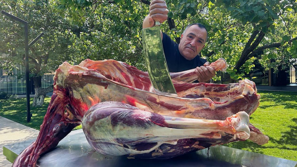 Шашлык и кебаб из страуса на мангале