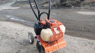 Культиватор Carver t-300 не заводился из за ослабленной пружинки заслонки топлива в карбюраторе.