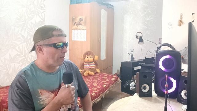 Карие глаза.