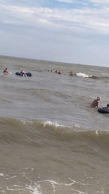 Плаваем в теплом Азовском Море в станице Голубицкая