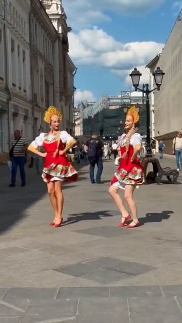 Этот веселый и лёгкий трек,обязательно завирусится в вашем сердце!
