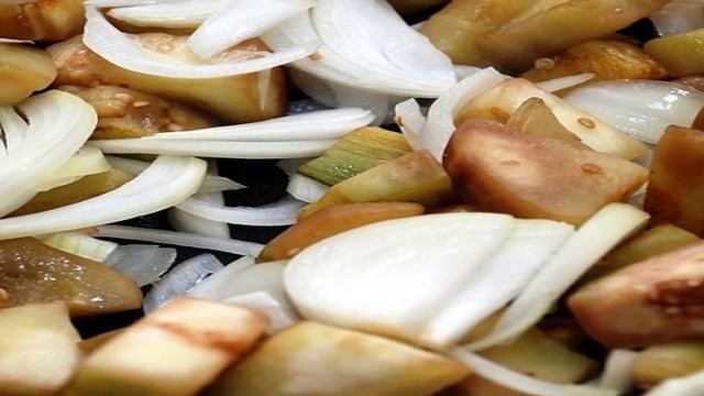 Лечо с баклажанами и помидорами