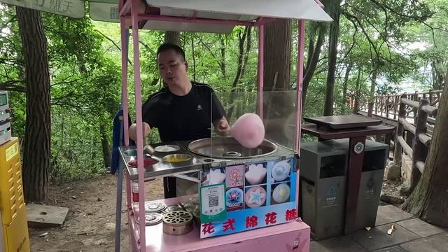Кунжут и сахарная вата в парке Чжанцзяцзэ