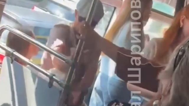 В Находке мужчина напал на школьницу в автобусе