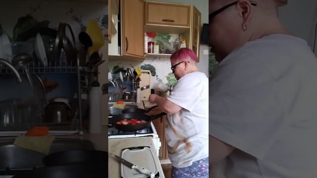 Яичница сейчас поднимет нам настрой