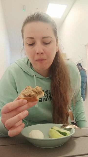 Завтракаю на работе по быстрому 🤪 #емнакамеру#итинг#shortsfood#