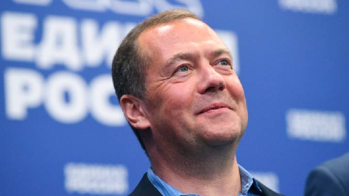 Медведев сыронизировал над вопросом Трампа, что Киев сделает с Tomahawk