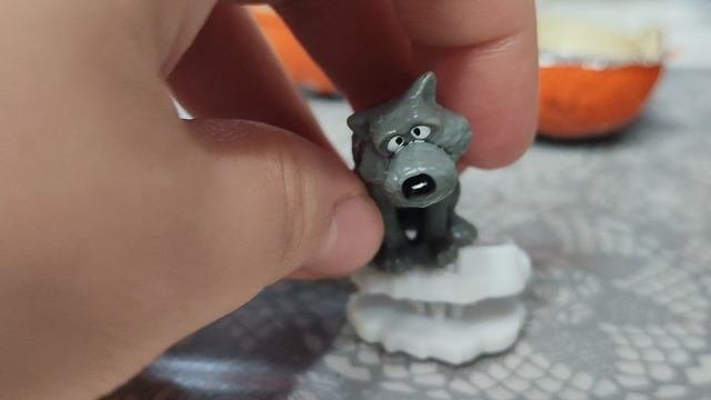 Открываю игрушки у киндера сюрприза 😊☺️