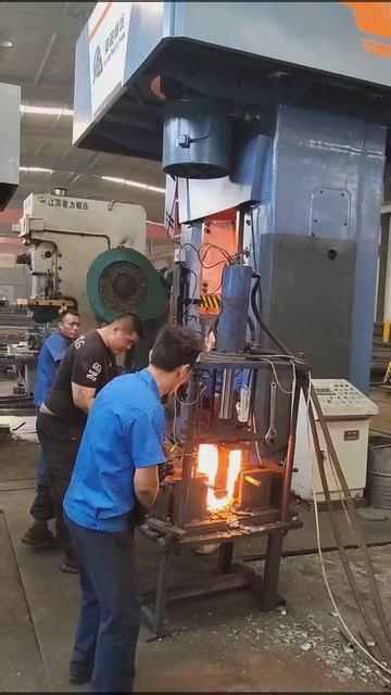 Изготовление скобы такелажной: пневматический ковочный молот, электро-винтовой штамповочный пресс