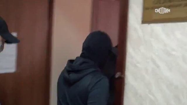 Задержание за измену