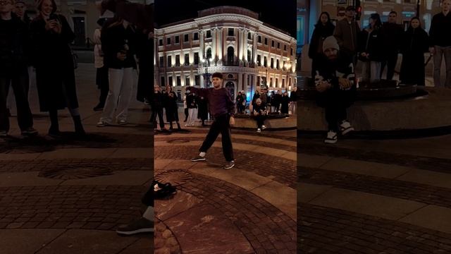 ТАНЦОР САША ТАНЦУЕТ НА БОЛЬШОЙ МОРСКОЙ